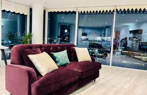 Docklands Apartamento | Modern 2BR, Near O2, Ideal for Work & Leisure