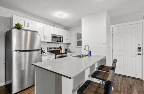 Hyde Park Apartamento | Modern 2BR Near UT | Hyde Park | Evonify