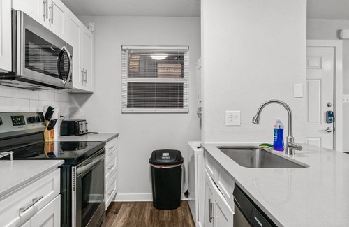 Hyde Park Apartamento | Modern 2BR Near UT | Hyde Park | Evonify