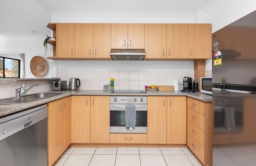East Perth Apartamento | Modern 2BR Pool Gym Parking