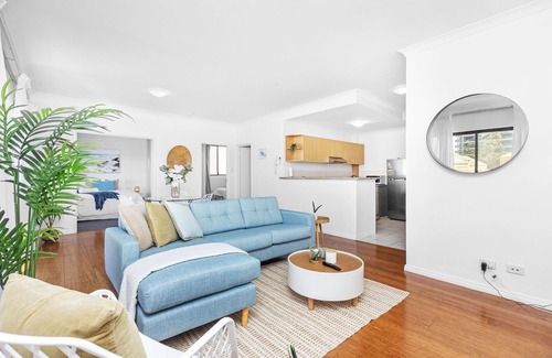 East Perth Apartamento | Modern 2BR Pool Gym Parking