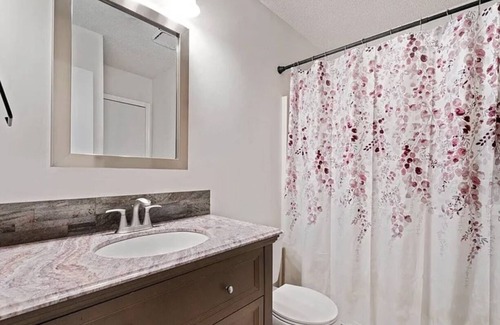 Piney Green Casa | Modern 2BR Retreat Near Base & Beaches