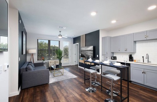 Southtown Apartamento | Modern 2BR - March Madness|Free Parking|Alamodome