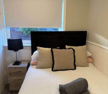 Banknock Apartamento | Modern 2BR Sleeps 4 Central Scotland with Parking