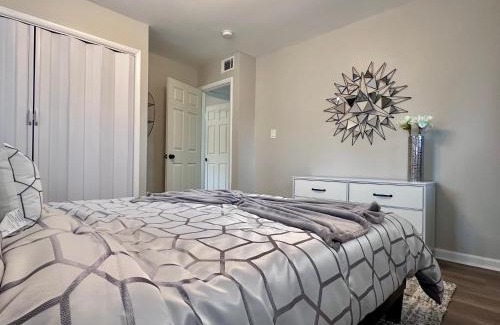 Atlanta Apartamento | Modern 2BR Stylish Retreat Unit A Upstairs