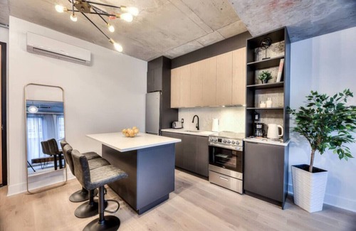 Cite Multimedia Apartamento | Modern 2BR Suite Old Montreal F3
