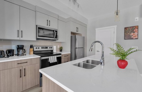 Southwest Calgary Casa | Modern 2BR Townhome in Belmont | AC & Parking