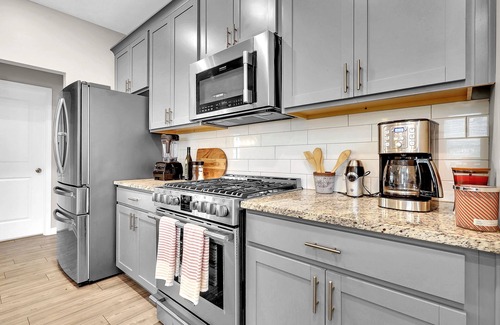 Buford Casa | Modern 2BR Townhome King Beds Near Mall GA
