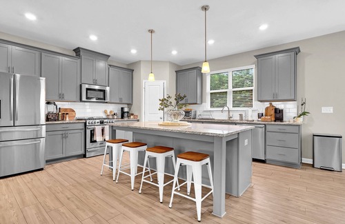 Buford Casa | Modern 2BR Townhome King Beds Near Mall GA