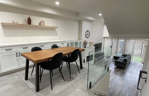 Encino Apartamento | Modern 2BR Townhome w/ free Hot tub & Pool