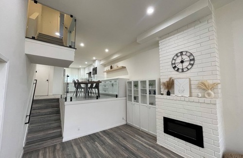Encino Apartamento | Modern 2BR Townhome w/ free Hot tub & Pool