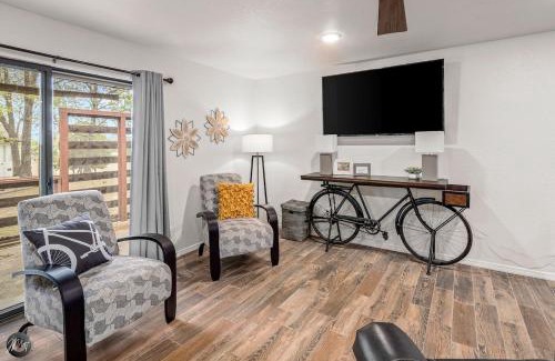 Bella Vista Casa | Modern 2BR Townhouse - Near Bike Trails & Golf