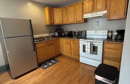 Morgantown Apartamento | Modern 2BR w/ Ensuite, Downtown Morgantown, WVU