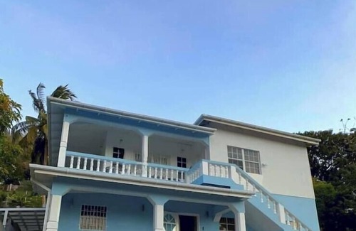 St. George's Apartamento | Modern 2BR w/ Stunning Views