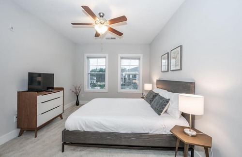 Morrisville Apartamento | Modern 2BR with Balcony and Gym