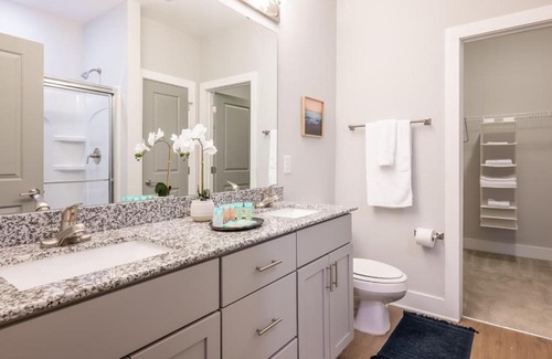 Morrisville Apartamento | Modern 2BR with Balcony and Gym