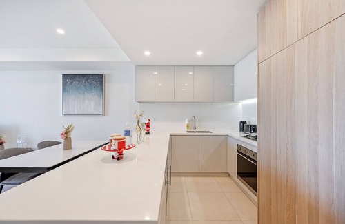 Hurstville Apartamento | Modern 2BR with Sea and Sky View
