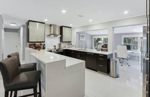 Wilton Manors Casa | Modern 2BRHouse in Wilton Manors with a Heated Pool and KING Bed