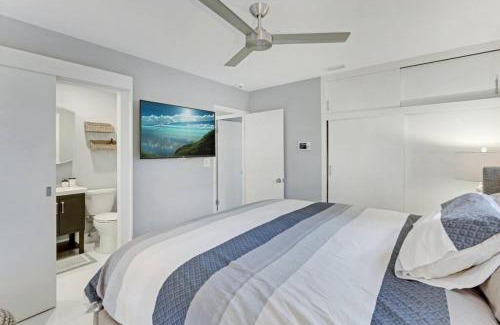 Wilton Manors Casa | Modern 2BRHouse in Wilton Manors with a Heated Pool and KING Bed