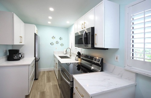 Shell Harbor Condominio | Modern 2nd story beachfront condo on Sanibel Island - Sandalfoot 2D3