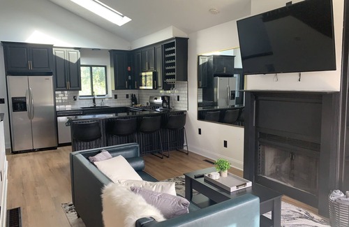 Northern Woods Casa | Modern 3 bd next to playground, trials and park