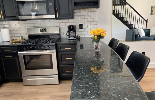 Northern Woods Casa | Modern 3 bd next to playground, trials and park