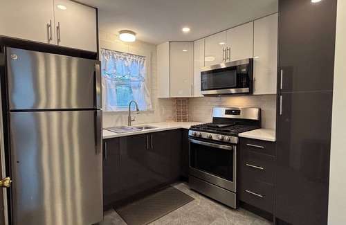 West Street - River Street Apartamento | Modern 3 Bd Oasis, Convenient city living w/ parking