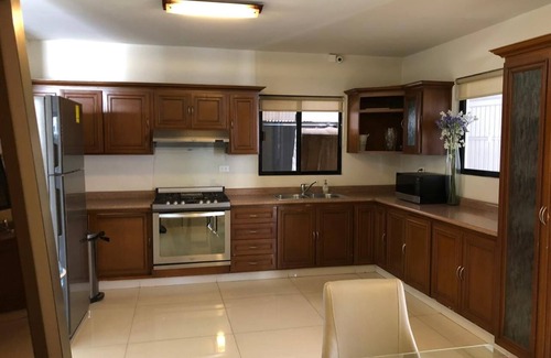 Monterrey Casa | Casa moderna de 3 BDR, ubicación ideal Cumbres 3 1/2 baño