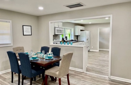 High Point Casa | Modern 3 Bdrm Private Home in Heart of High Point