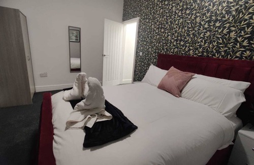 Bury Casa | Modern 3-Bed Apartment