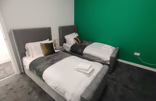 Bury Casa | Modern 3-Bed Apartment