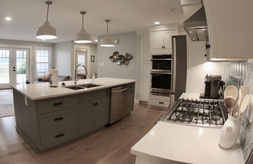 Terre Haute Casa | Modern 3-bed farmhouse AC, Wifi