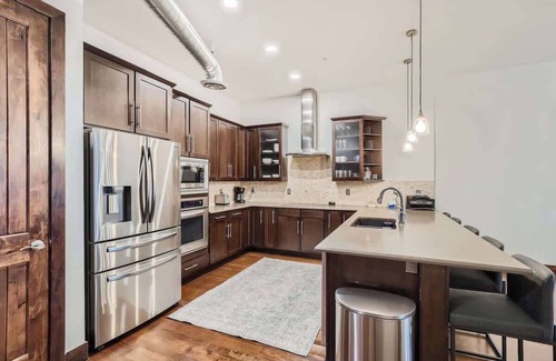 Ballpark Apartamento | Modern 3 Bed Loft in the Heart of Lodo