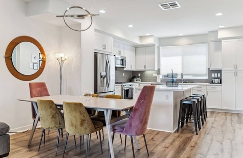 Valley Glen Casa | Modern 3 Bed W/Private Roof Deck!