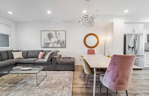 Valley Glen Casa | Modern 3 Bed W/Private Roof Deck!