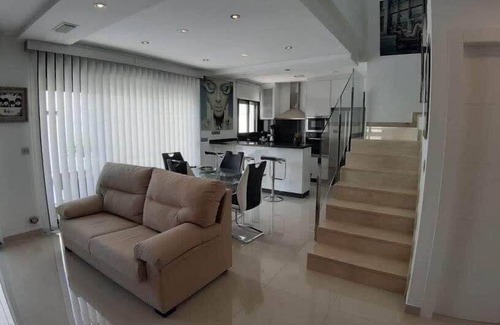 Los Montesinos Villa | Modern 3 Bedroom Villa with Private Pool MO35