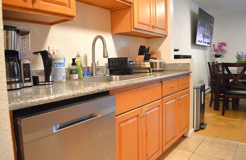 Albany Apartamento | Modern 3-Bedroom 2 Bathroom Suite with AC, Perfect for Family and Work Group