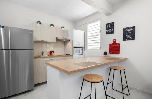 Manati Apartamento | Modern 3 Bedroom Apartment Full Kitchen Ac
