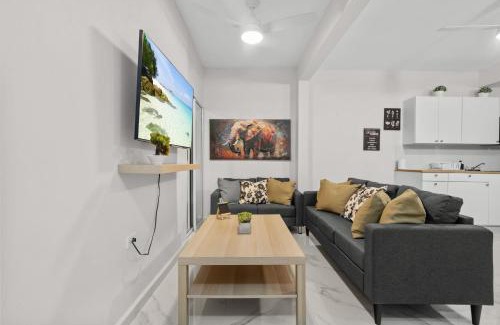 Manati Apartamento | Modern 3 Bedroom Apartment Full Kitchen Ac