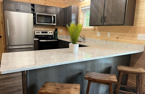 Brookville Cabina | Modern 3-Bedroom Cabin in Wooded Brookville