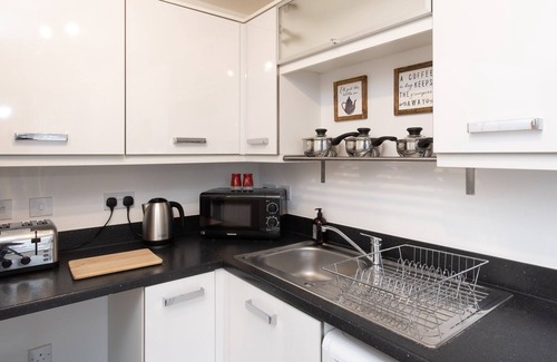 Oakengates Casa | Modern 3 bedroom family property, close to attractions and amenities.