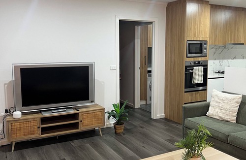 Higgins Casa | Modern 3-Bedroom Home, Belconnen – Free Parking