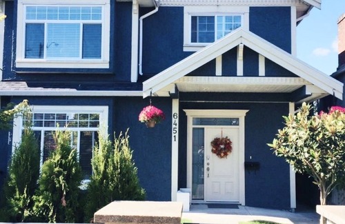 Fraserview Casa | Modern 3-bedroom home in Vancouver Central Near Airport