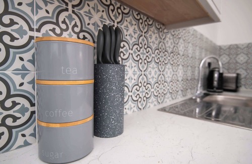 Rugby Casa | Modern 3 Bedroom Home in Central Rugby w Parking