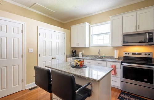 East Durham Casa | Modern 3-bedroom house, TV each room,big fence yard, Pet stay free, Lighted Deck