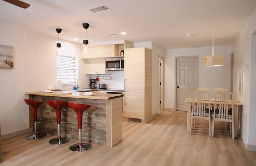 South Gate Ridge Casa | Modern 3 bedroom house 15 min from Siesta Key Beach