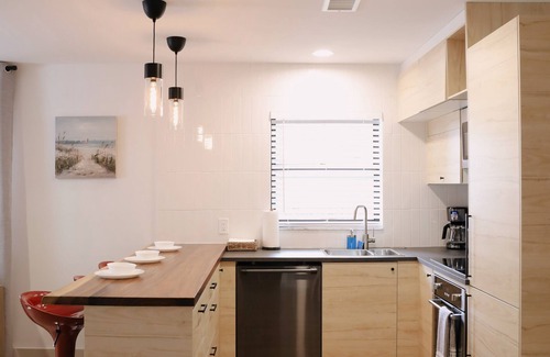 South Gate Ridge Casa | Modern 3 bedroom house 15 min from Siesta Key Beach