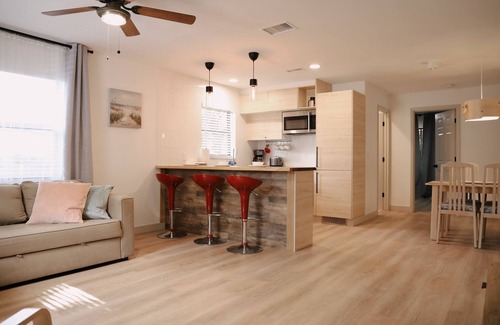 South Gate Ridge Casa | Modern 3 bedroom house 15 min from Siesta Key Beach