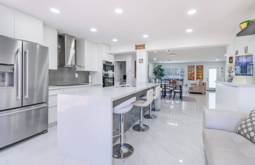 Tamarac Casa | Modern 3 bedroom House for 8 Guest + Pool