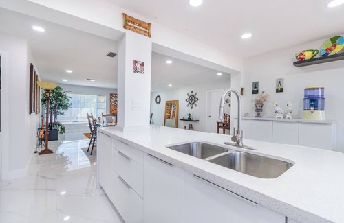Tamarac Casa | Modern 3 bedroom House for 8 Guest + Pool